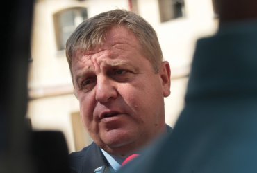 Каракачанов има свой фаворит за военното разузнаване, но...