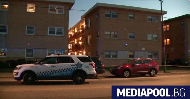 Трима български граждани две жени и мъж и един