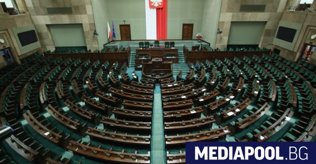 Управляващата партия в Полша Право и справедливост ПиС ще спечели
