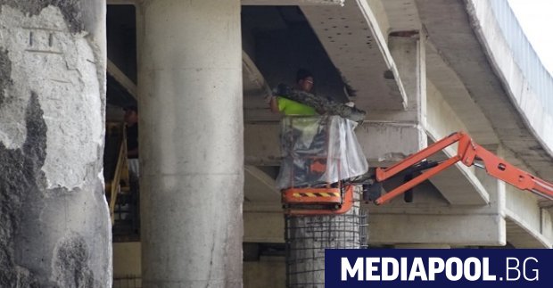 Започна ремонт на моста на магистрала Струма край Дупница където