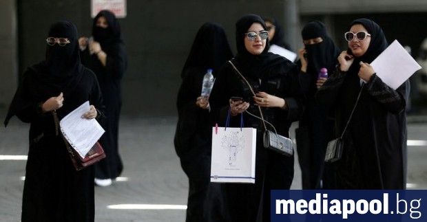 Саудитските власти за пръв път разрешиха жени да носят служба