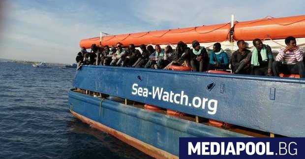 Над 200 мигранти са стигнали до италианското крайбрежие през уикенда