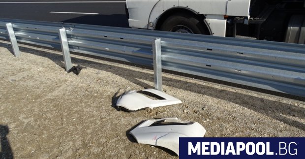 Двама души са загинали на място а трети е ранен