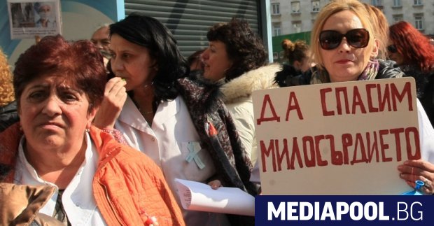 Сливенските медицински сестри остават в стачна готовност до края на