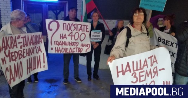 Жители на три населени места от община Созопол протестират за