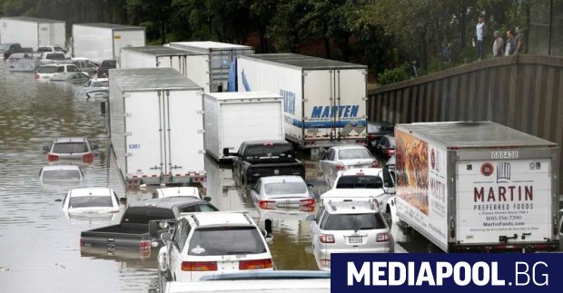Властите съобщиха за първа жертва на тропическата буря Имелда която
