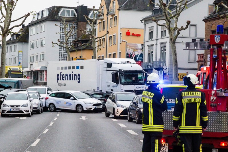 Българин пострада при атака с отвлечен камион в Лимбург