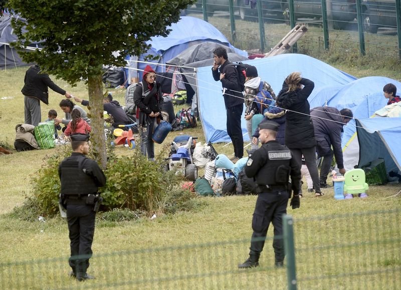 Франция евакуира 900 мигранти от лагер близо до Ламанша
