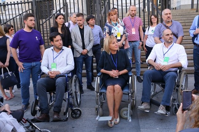 Кандидати за кмет на София седнаха в инвалидни колички