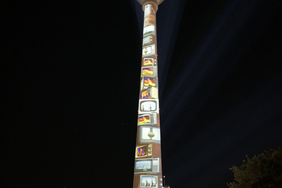 Българска компания направи светлинното шоу за 50-годишната на ТВ кулата в Берлин