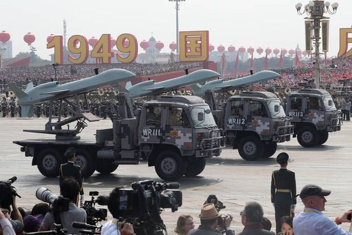 Китай чества 70 години комунизъм с демонстрация на военна мощ