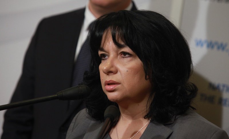 И след нареждане на съда Петкова мълчи за отказа от студен резерв