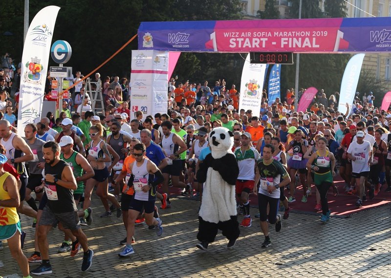 Над 5 хил. души се включиха в маратона в София, сн. БГНЕС