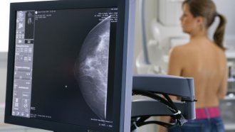 Лекари настояват НЗОК да финансира адекватно лечението на рак на гърдата
