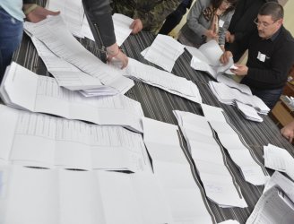 Липсващ член на секционна комисия пречи да обявят крайните резултати във Враца