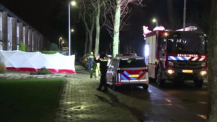 Петима ранени след като мъж се вряза с кола в група хора на площад в Холандия