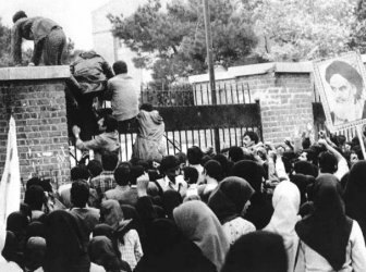 Ирански студенти превземат американското посолство в Техеран на 4 ноември 1979 година