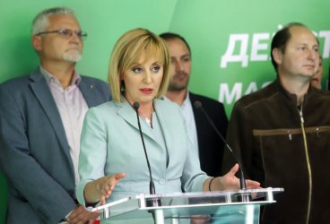 Преди балотажа: Манолова подкрепи протеста срещу Гешев (видео)