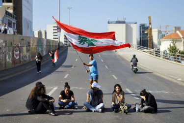 Антиправителствени демонстранти в Ливан отново блокираха основни пътища
