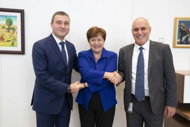 Новата шефка на МВФ Кристалина Георгиева се срещна с финансовия министър Владислав Горанов (вляво) и с управителя на БНБ Димитър Радев. Снимка: МФ