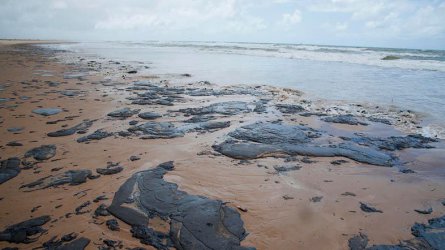 Болсонаро: Най-лошото с петролния разлив предстои
