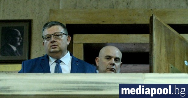 Главният прокурор Сотир Цацаров очаква президентът Румен Радев да не