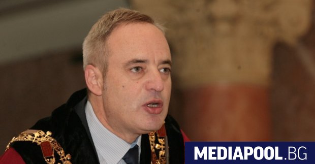 Ректорът на Софийския университет проф Анастас Герджиков е сключил граждански