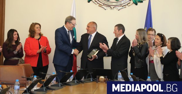 Премиерът Бойко Борисов е отличен със специалната награда Факла на