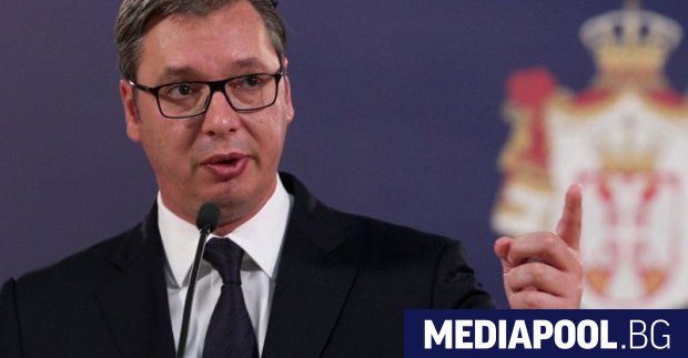 Сръбският президент Александър Вучич се наложи да използва вчера страничен