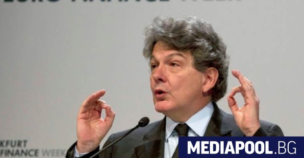 Две седмици след отхвърлянето на Силви Гулар френският президент Еманюел