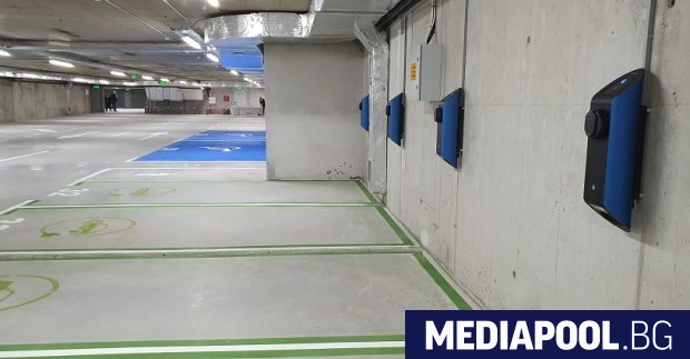 Десет години след построяването му подземният паркинг при Националния стадион