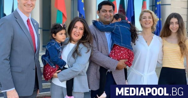 Новият американски посланик у нас Херо Мустафа и семейството ѝ