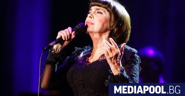 Една от звездите на френската музика Мирей Матийо ще