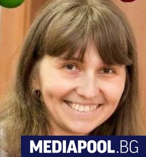 Образи зад маската така се казва първата самостоятелна изложба