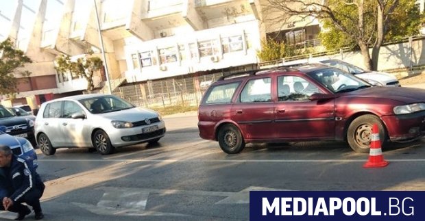 Шофьор на автомобил блъсна велосипедист в София и избяга от