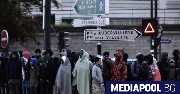 Френската полиция започна тази сутрин мащабна операция за премахване на