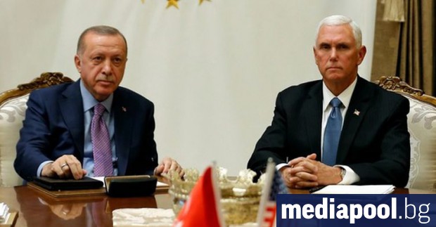 Най малко петима цивилни бяха убити в петък при турски въздушен