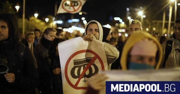 Няколко хиляди демонстранти протестираха срещу посещението на испанското кралско семейство
