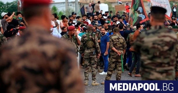 Маскирани въоръжени мъже откриха огън по протестиращи в иракския град