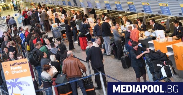 Пилотите и стюардесите на авиокомпанията Луфтханза започват ефективна стачка в