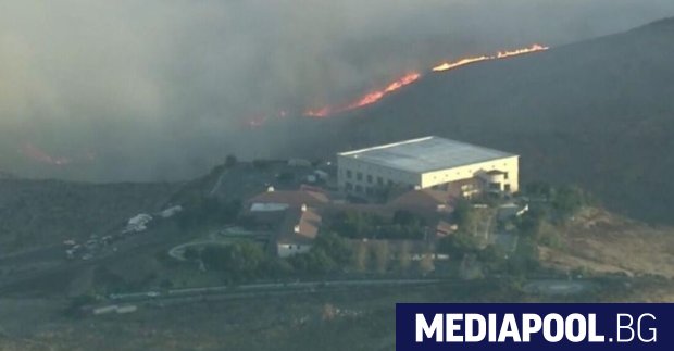 Калифорнийските пожарникари се борят с нов пожар който избухна вчера