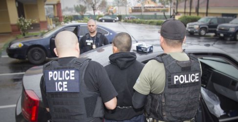 Администрацията на Тръмп предлага събирането на ДНК-проби от задържани имигранти