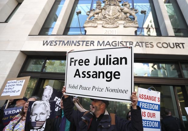Джулиан Асандж се яви пред британски съд