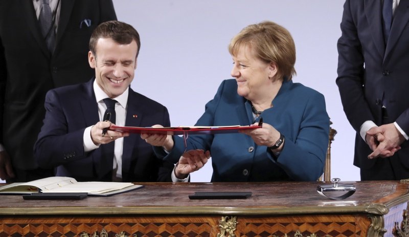 Лидерите на Франция и Германия Еманюел Макрон и Ангела Меркел