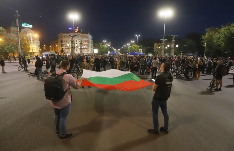 Протестиращите се заканват да останат цяла нощ на Орлов мост, сн. БГНЕС