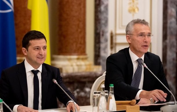 Зеленски и Столтенберг по време на общата им пресконференция в Киев