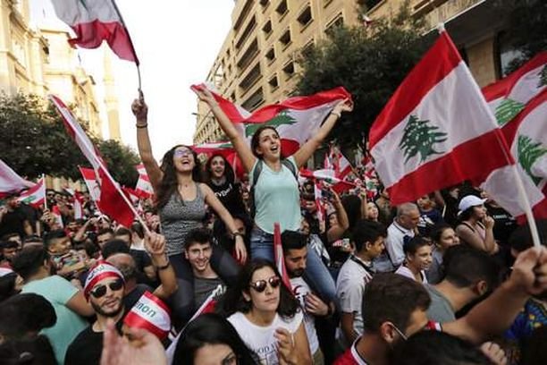 Ливан е на кръстопът, на фона на мощни антиправителствени протести