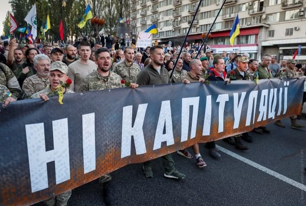 Крайнодесни протестират срещу плана на президента за Източна Украйна