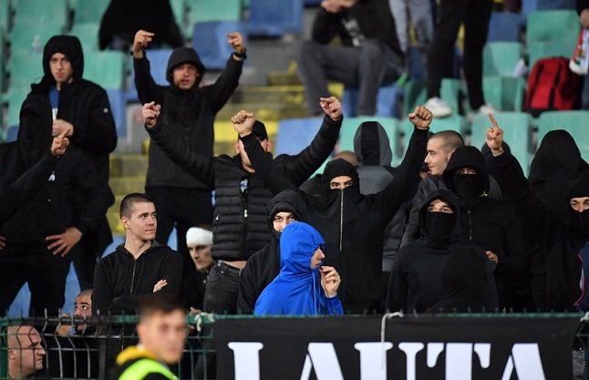 УЕФА наказа България за расисткия скандал - един мач без публика и 85 000 евро