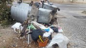 Общината се оплака, че някой системно обръща кофи за боклук из София